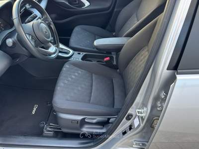 Toyota Yaris Yaris 1.5h Active Grigio usata Comacchio