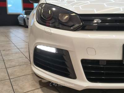 Volkswagen Golf 2.0 270 CV TSI 4x4 R DSG Bianco usata Besenello