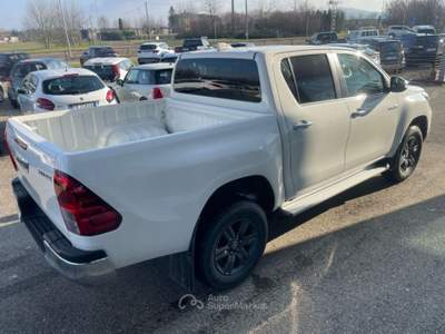 Toyota Hilux 2.4 D-4D A/T 4WD 4 porte Double Cab Executive Bianco usata Scandiano