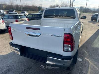 Toyota Hilux 2.4 D-4D A/T 4WD 4 porte Double Cab Executive Bianco usata Scandiano