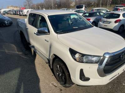 Toyota Hilux 2.4 D-4D A/T 4WD 4 porte Double Cab Executive Bianco usata Scandiano