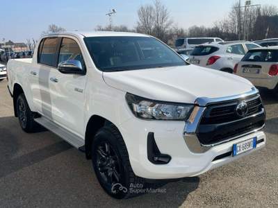 Toyota Hilux 2.4 D-4D A/T 4WD 4 porte Double Cab Executive Bianco usata Scandiano