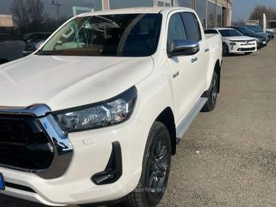 Toyota Hilux 2.4 D-4D A/T 4WD 4 porte Double Cab Executive Bianco usata Scandiano