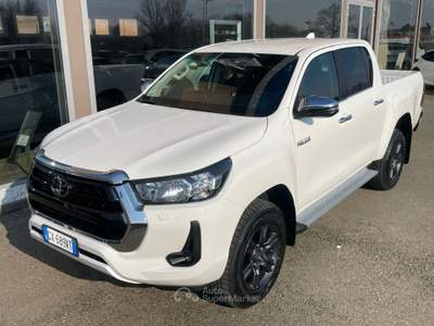 Toyota Hilux 2.4 D-4D A/T 4WD 4 porte Double Cab Executive Bianco usata Scandiano