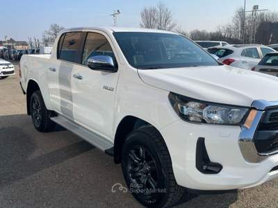 Toyota Hilux 2.4 D-4D A/T 4WD 4 porte Double Cab Executive Bianco usata Scandiano