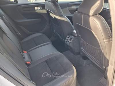 Volvo XC40 D3 AWD Geartronic R-design N°GD646 Bianco usata Rossano Veneto