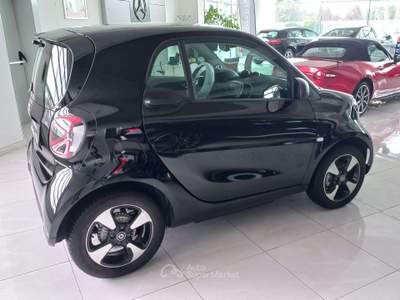 Smart ForTwo EQ  SUPERPASSION  "BLACKMOTION EDITION"  - 22KW Nero usata Monteiasi