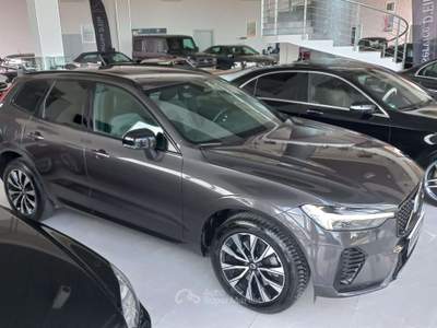 Volvo XC60 2.0 b4 PLUS DARK  AWD  MHEV  auto Grigio usata Monteiasi