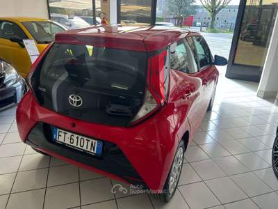 Toyota Aygo Aygo II 5p 1.0 x-clusiv 72cv  garanzia 7 anni Rosso usata Caravaggio