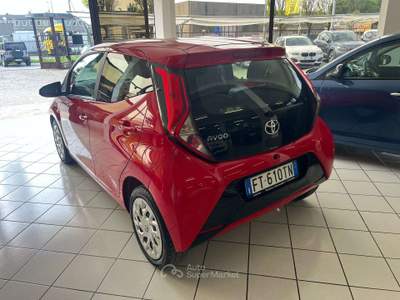 Toyota Aygo Aygo II 5p 1.0 x-clusiv 72cv  garanzia 7 anni Rosso usata Caravaggio