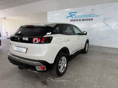 Peugeot 3008 Peugeot 3008 1.5 Hdi 130cv Bianco usata Pompei