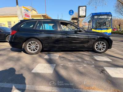 BMW Serie 3 318d BMW 318d TOURING LUXURY 2013 usata Torino