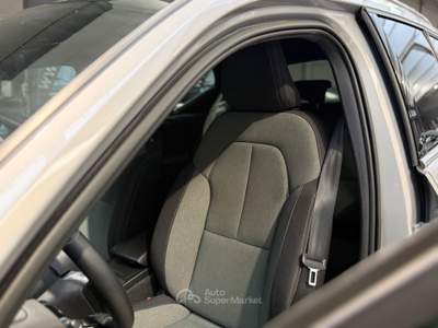Volvo XC40 B3 automatico Plus Bright Argento usata Bologna