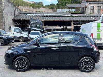 Lancia Ypsilon 1.0 FireFly 5 porte S&S Hybrid Oro Nero usata Arcola