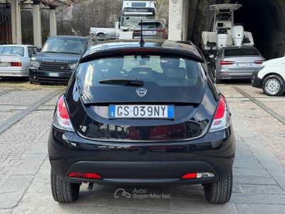 Lancia Ypsilon 1.0 FireFly 5 porte S&S Hybrid Oro Nero usata Arcola
