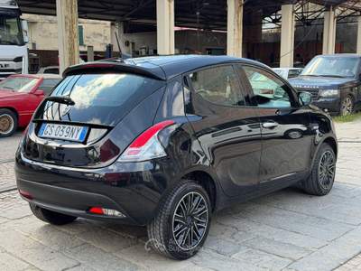 Lancia Ypsilon 1.0 FireFly 5 porte S&S Hybrid Oro Nero usata Arcola