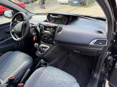 Lancia Ypsilon 1.0 FireFly 5 porte S&S Hybrid Oro Nero usata Arcola