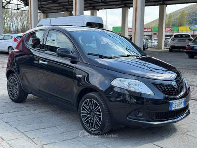 Lancia Ypsilon 1.0 FireFly 5 porte S&S Hybrid Oro Nero usata Arcola