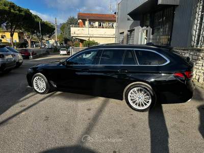 BMW Serie 5 530d 530d 286cv Luxury Auto MHEV 48v touring Nero usata ISEO