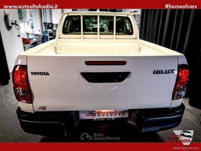 Toyota Hilux Hilux 2.8 D-4D 4WD 4p. DoubleCab Comfort | 204CV Bianco usata Badia