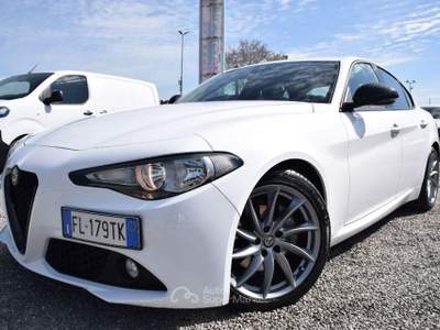 Alfa Romeo Giulia  2.2 Turbodiesel 150 CV AT8 Busin. Bianco usata Montalto di Castro