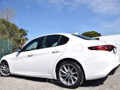 Alfa Romeo Giulia  2.2 Turbodiesel 150 CV AT8 Busin. Bianco usata Montalto di Castro