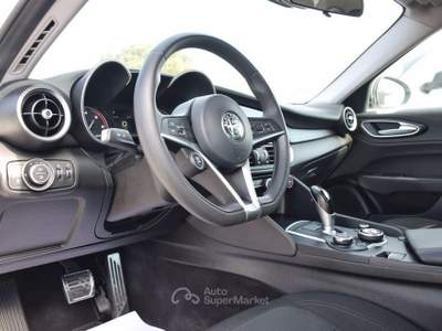 Alfa Romeo Giulia  2.2 Turbodiesel 150 CV AT8 Busin. Bianco usata Montalto di Castro