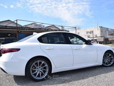 Alfa Romeo Giulia  2.2 Turbodiesel 150 CV AT8 Busin. Bianco usata Montalto di Castro