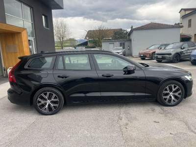 Volvo V60 B3 aut. Essential Nero usata Isola del Liri