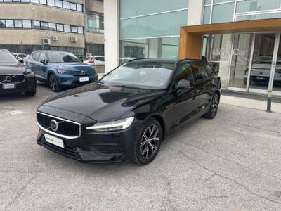 Volvo V60 B3 aut. Essential Nero usata Isola del Liri