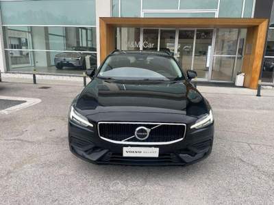 Volvo V60 B3 aut. Essential Nero usata Isola del Liri