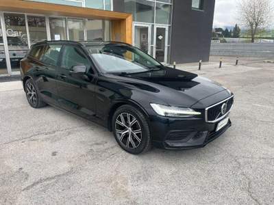 Volvo V60 B3 aut. Essential Nero usata Isola del Liri