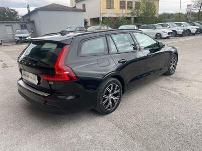 Volvo V60 B3 aut. Essential Nero usata Isola del Liri