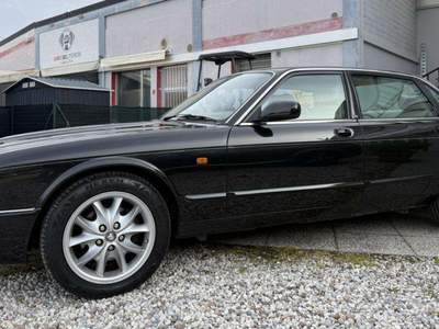 Jaguar XJ XJ 3.2 Executive Nero usata CASTEL MAGGIORE