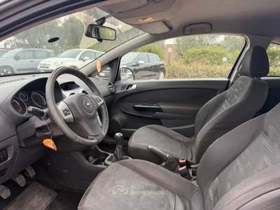 Opel Corsa ADATTO A NEOPATENTATI usata Aprilia