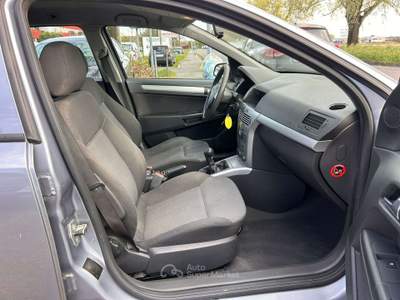 Opel Astra Benzina III 2010 SW SW 1.6 Cosmo 115cv Grigio usata Inzago