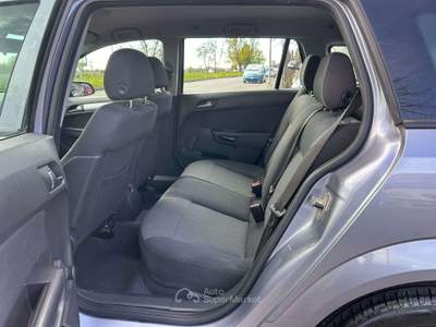 Opel Astra Benzina III 2010 SW SW 1.6 Cosmo 115cv Grigio usata Inzago