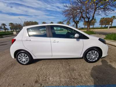 Toyota Yaris 5 porte Active - 2015 Bianco usata Barletta