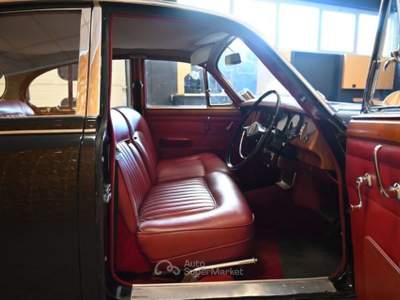 Daimler Sovereign 2.5 V8 AUTO GUIDA A DESTRA PERFETTA ITALIANA NUOVA Nero usata Brescia