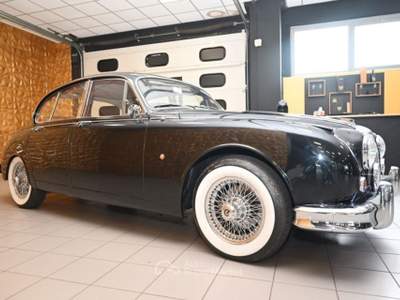 Daimler Sovereign 2.5 V8 AUTO GUIDA A DESTRA PERFETTA ITALIANA NUOVA Nero usata Brescia