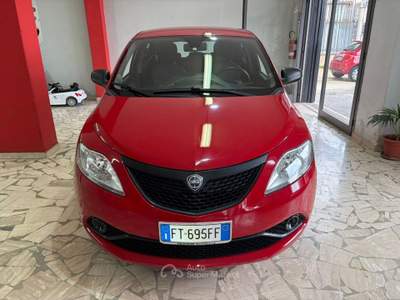 Lancia Ypsilon 1.2 69 CV 5 porte GPL Ecochic Elefantino Blu Rosso usata Aversa