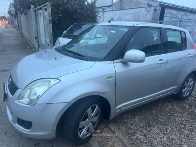 Suzuki Swift vettura per neo patentati Argento usata Casarile