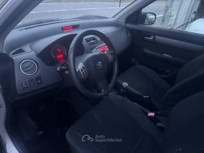 Suzuki Swift vettura per neo patentati Argento usata Casarile