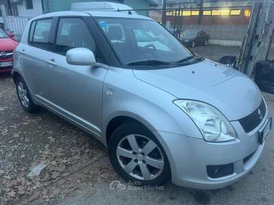 Suzuki Swift vettura per neo patentati Argento usata Casarile
