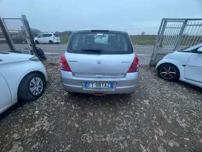 Suzuki Swift vettura per neo patentati Argento usata Casarile
