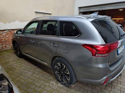 Mitsubishi Outlander PHEV - PLUG IN IBRIDA CON GANCIO TRAINO Grigio usata Milano
