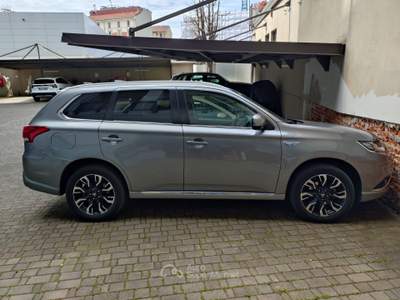 Mitsubishi Outlander PHEV - PLUG IN IBRIDA CON GANCIO TRAINO Grigio usata Milano