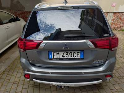 Mitsubishi Outlander PHEV - PLUG IN IBRIDA CON GANCIO TRAINO Grigio usata Milano