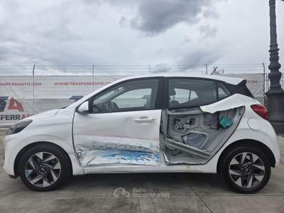Hyundai i10 1.0 MPI AT Connectline Bianco usata Napoli