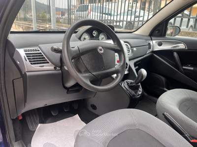 Lancia Ypsilon 1.3 mjt 16v 75cv Oro Bianco unico proprietario Blu/Azzurro usata Santa Maria a Vico